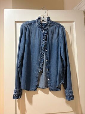 Frame Denim Ruffle Chambray Button-Down Shirt in Medium Blue